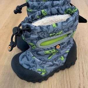 Toddler Size 6 BOGS winter boots - new, never worn